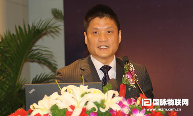 雷火·竞技电竞网站互联智慧城市研究中心主任杨冰之宣布《2012中国智慧城市发展现状和趋势预测研究报告》正式发布，并以《中国智慧城市发展特征解决》为题作了精彩的演讲