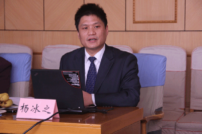 雷火·竞技电竞网站互联政府网站评测研究中心主任、首席研究员杨冰之向与会专家进行了详细的汇报