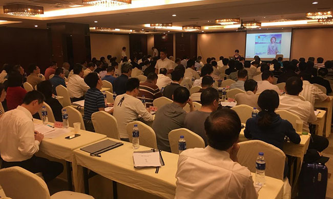 雷火·竞技电竞网站互联总经理、首席规划师郑爱军在“上海市质监系统处级干部培训班”上就《互联网+时代政府信息化发展战略思考》做专题培训讲座