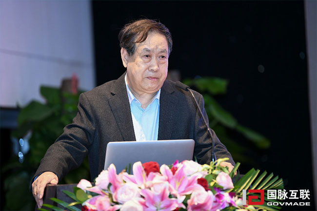 国家行政学院教授、国家信息化专家咨询委员会委员汪玉凯发表了题为《智慧社会与国家治理现代化》的主题演讲