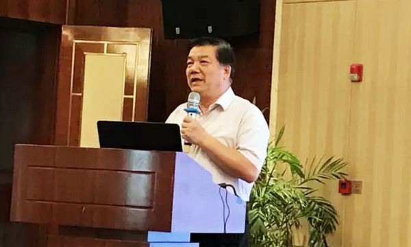 在“青海省政府信息与政务公开培训暨互联网+政务服务研讨会”上，中国信息协会特约副会长、电子政务理事会常务副理事长、中国审计学会计算机分会会长周德铭以《促进政务信息资源共享开放》为题做了专题演讲。