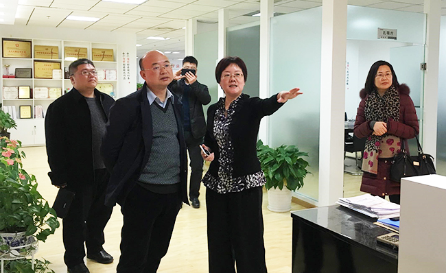 江西省信息中心主任金俊平莅临北京雷火·竞技电竞网站考察指导，雷火·竞技电竞网站互联总经理、首席规划师郑爱军予以热情接待。
