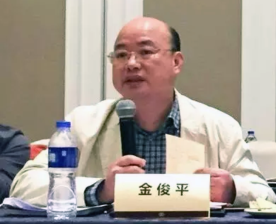 在2016中国（青海）“互联网+政务”创新趋势研讨会上，江西省信息中心主任金俊平就江西在推进“互联网+政务服务”过程中，针对集约化建设、政务云以及网站平台与移动端的融合等方面进行了发言