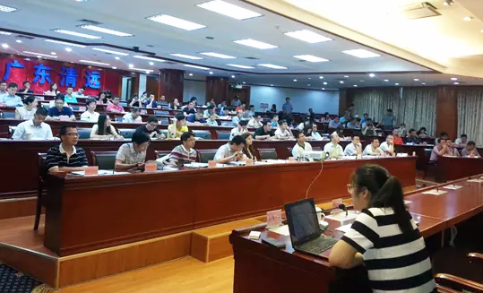 由广东省清远市市府办主办的"清远市政府网站普查培训"会议在清远市政府会议中心召开，广州雷火·竞技电竞网站互联信息咨询有限公司副总经理、高级咨询师杨琼受邀出席并开展了普查培训。