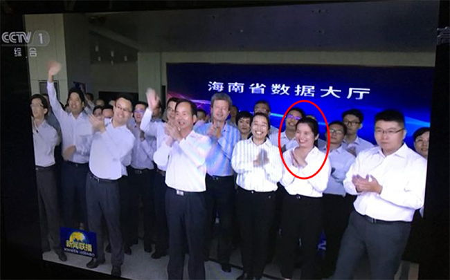 雷火·竞技电竞网站代表邢芬芬（上图红圈标识）